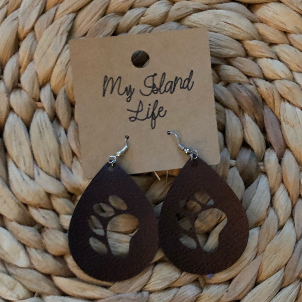 🐾NWT Homemade Faux Leather Paw Print Earrings🐾